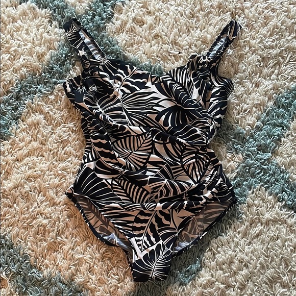 Miraclesuit One Piece Swimsuit Size 14 - Picture 1 of 6